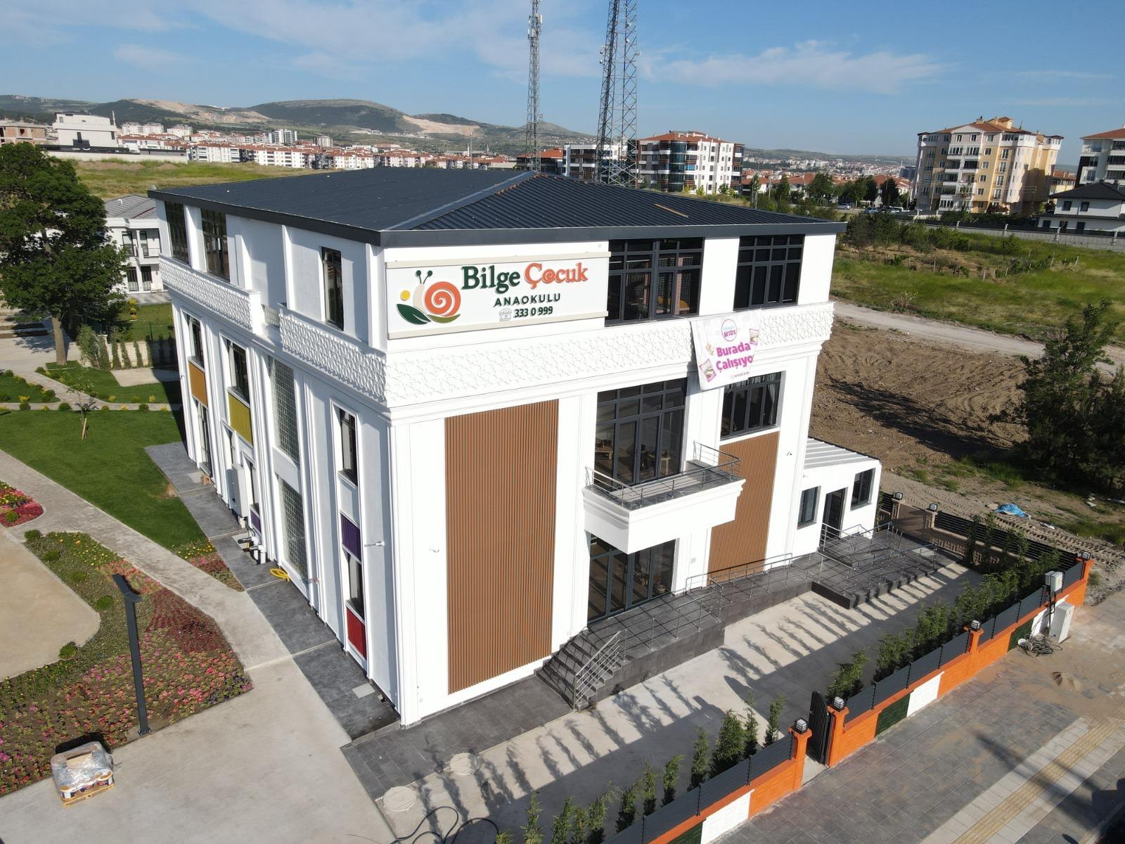 Okul girişi